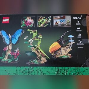 LEGO Ideas Vibrant Insect Display Set